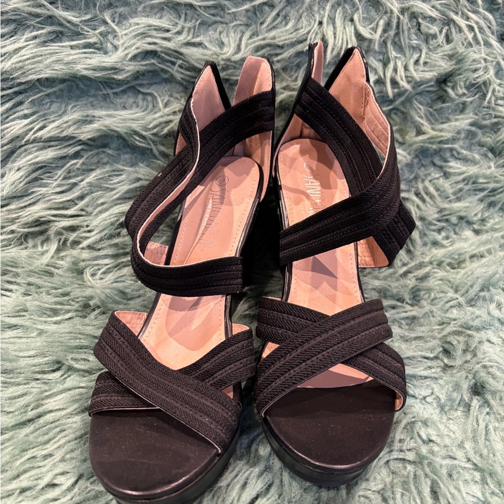 Chic Black Strappy Sandals for Women